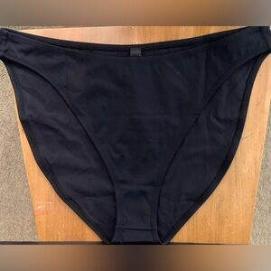 10WI NWT SKIMS Women Swimwear Signature Swim Mid Waist Bottom Size 3X Onyx Color